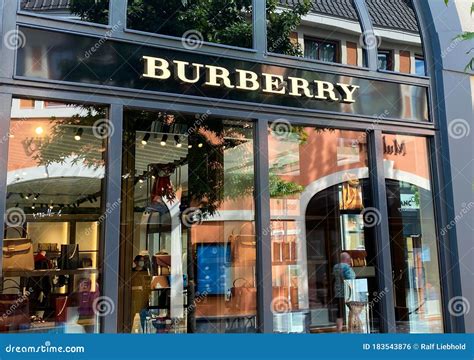 burberry geschäftsführung|burberry fashion company.